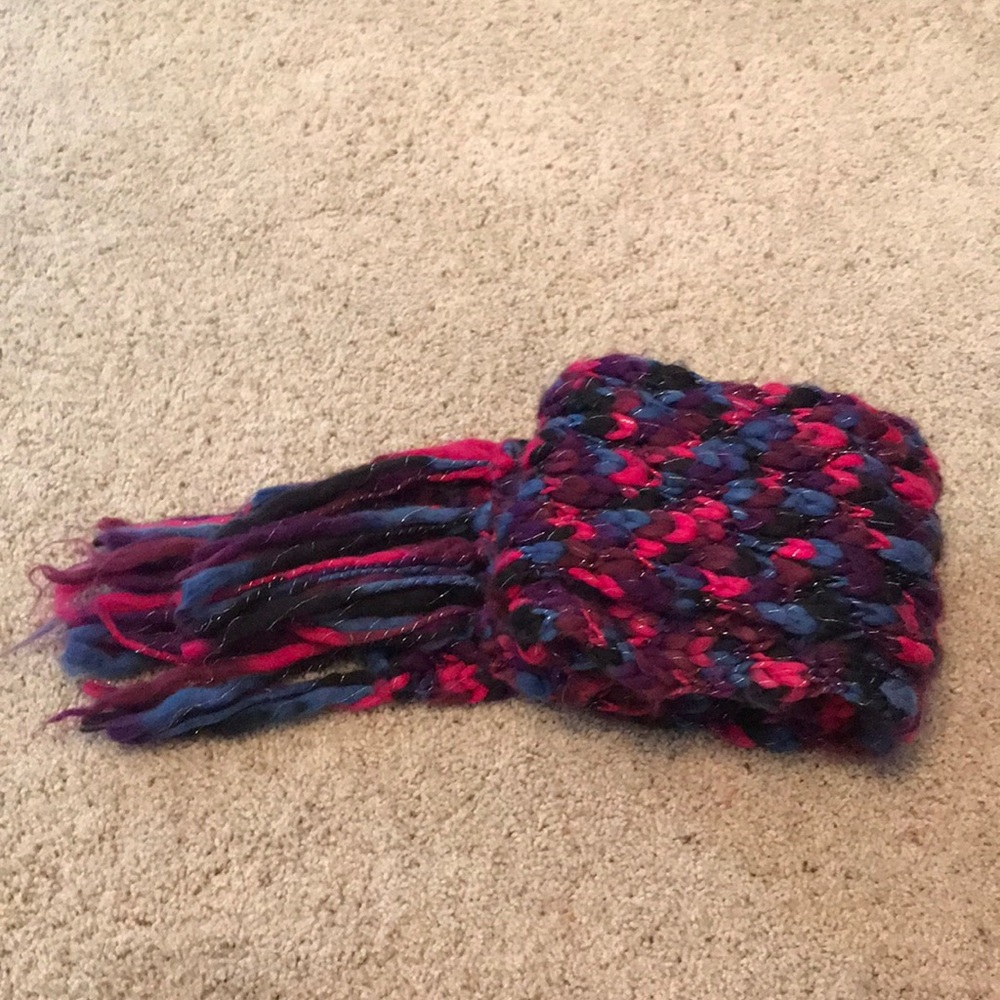 Knitted scarf in pink, blue, purple